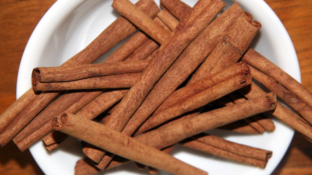 Organic Ceylon cinnamon quills